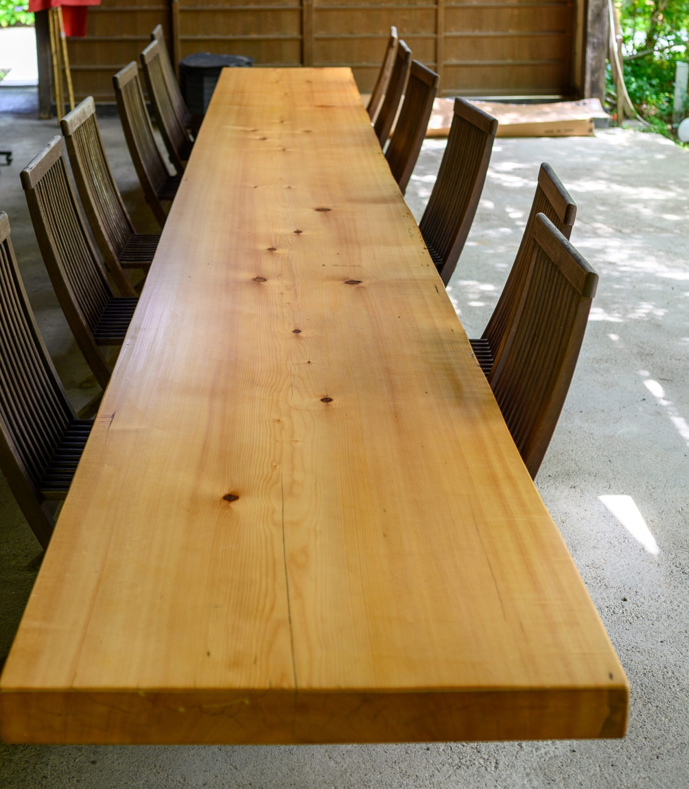 table extérieur bois massif